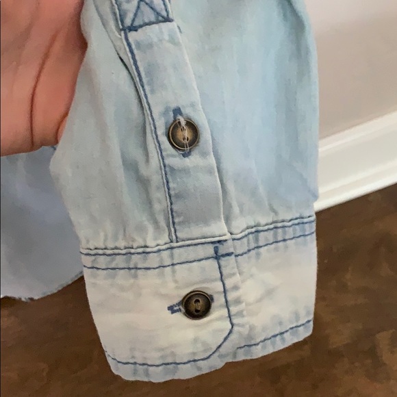 Button down distressed top - Picture 4 of 4